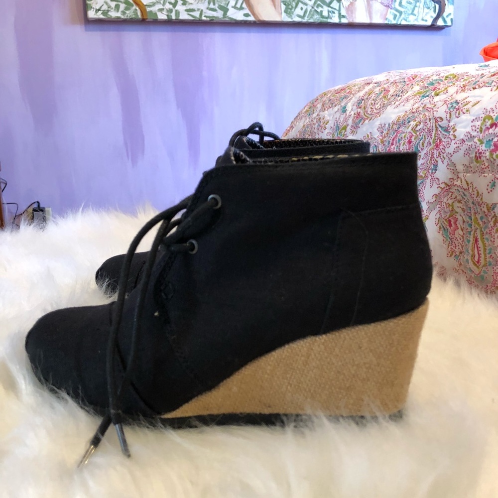 BOBS lace up heeled shoe